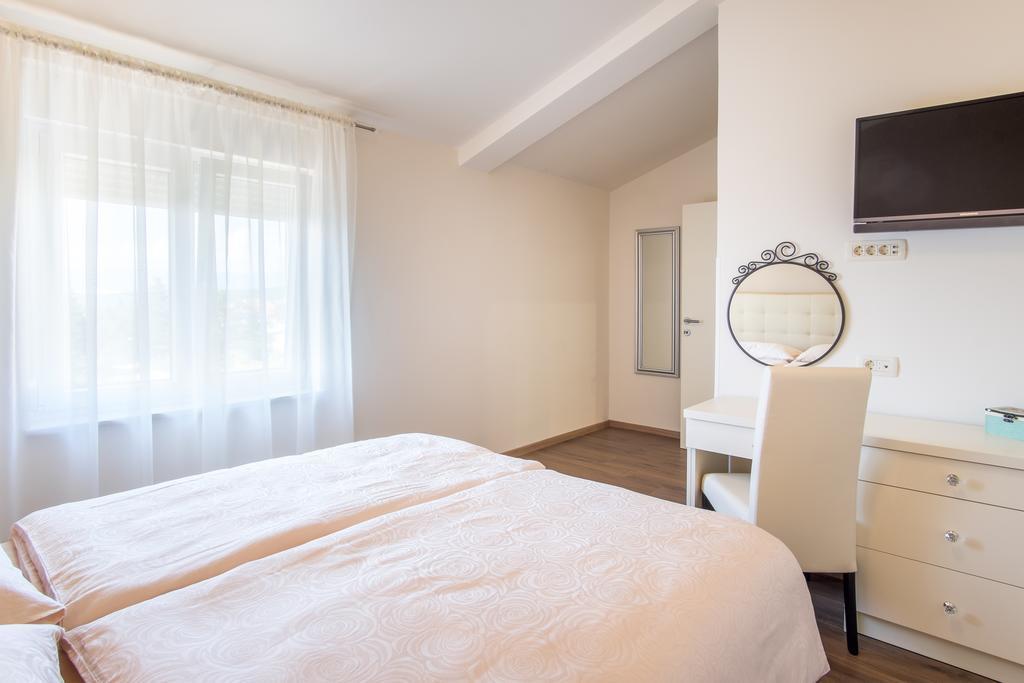 Valdesara Apartment Malinska Ngoại thất bức ảnh